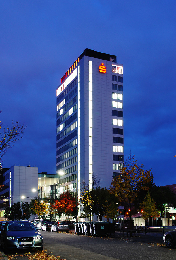 Sparkassen Informatik Hochhaus by Huopa