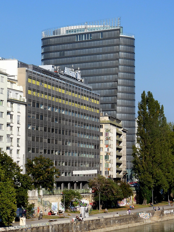 Uniqa Tower by Robin Spetz