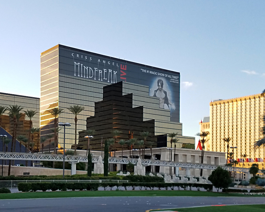 Luxor East Tower by Ryan Hildebrand