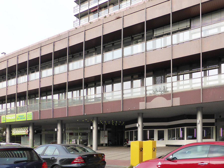 Mundsburg Turm I by Der Hamburger