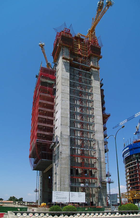 Torre Caja Madrid by Cesar Serrano