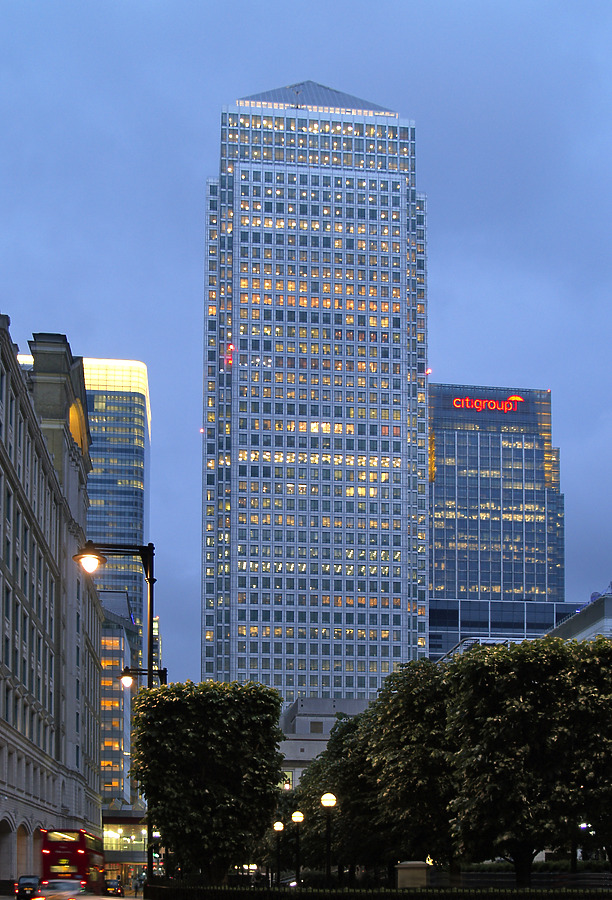 One Canada Square by Cesar Serrano