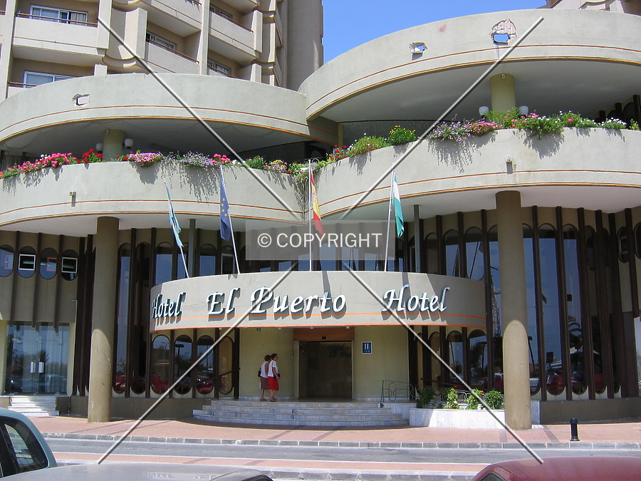 Hotel El Puerto by Victor Carcedo