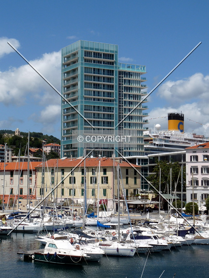 Torre Orsero Bofill by Robin Spetz