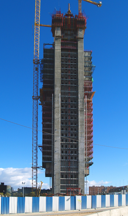 Torre Caja Madrid by Cesar Serrano