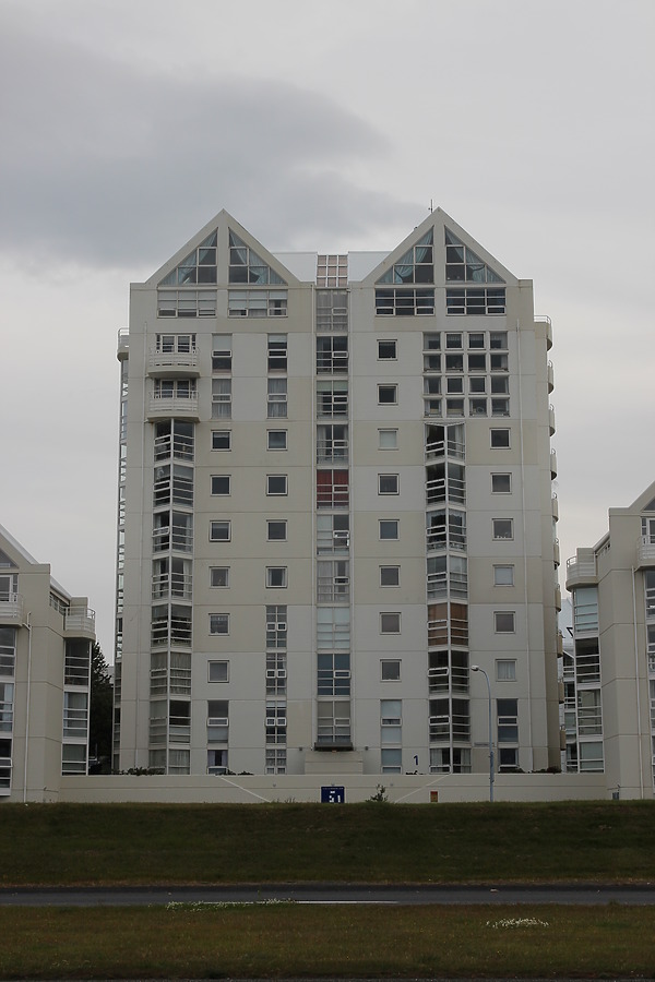 Klapparstígur 1 by Kjetil Balog