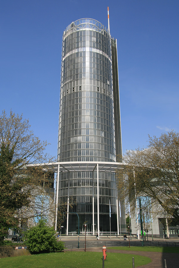RWE-Turm by Michiel van Dijk