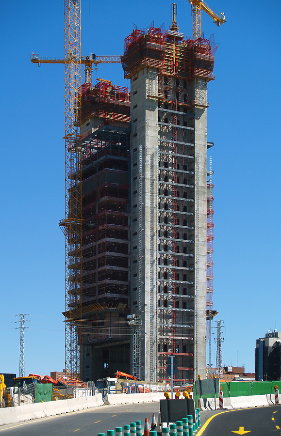 Torre Caja Madrid by Cesar Serrano