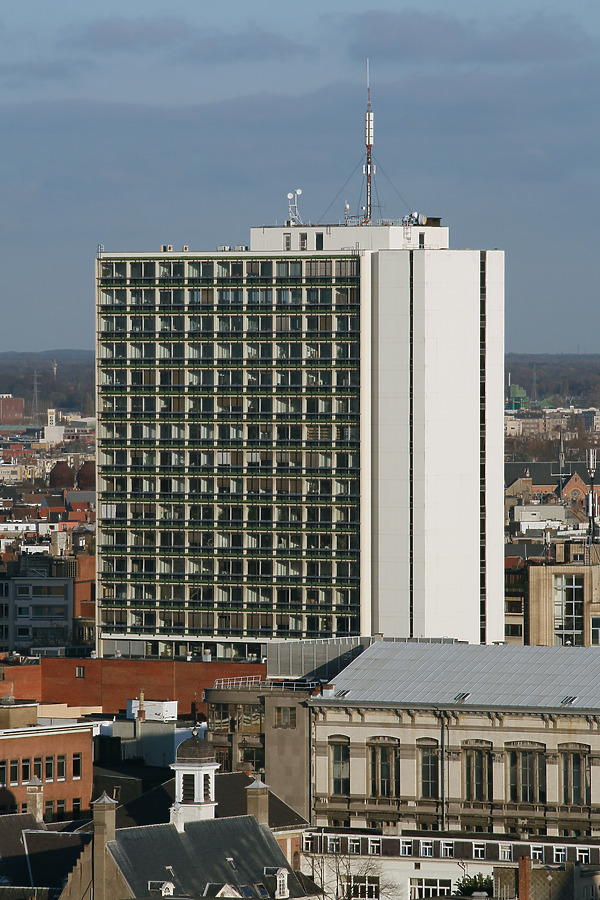 Theater Building by Michiel van Dijk