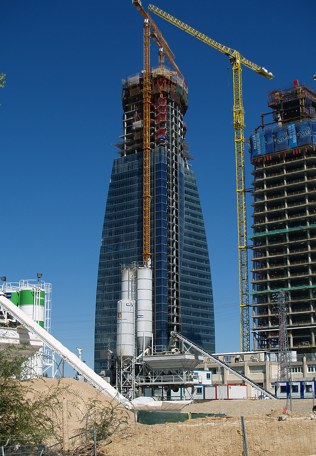Torre Espacio by Cesar Serrano