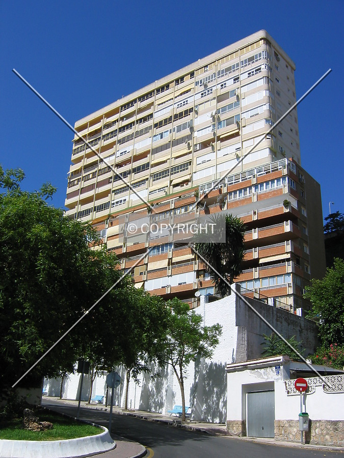 Edificio Babilonia by Victor Carcedo