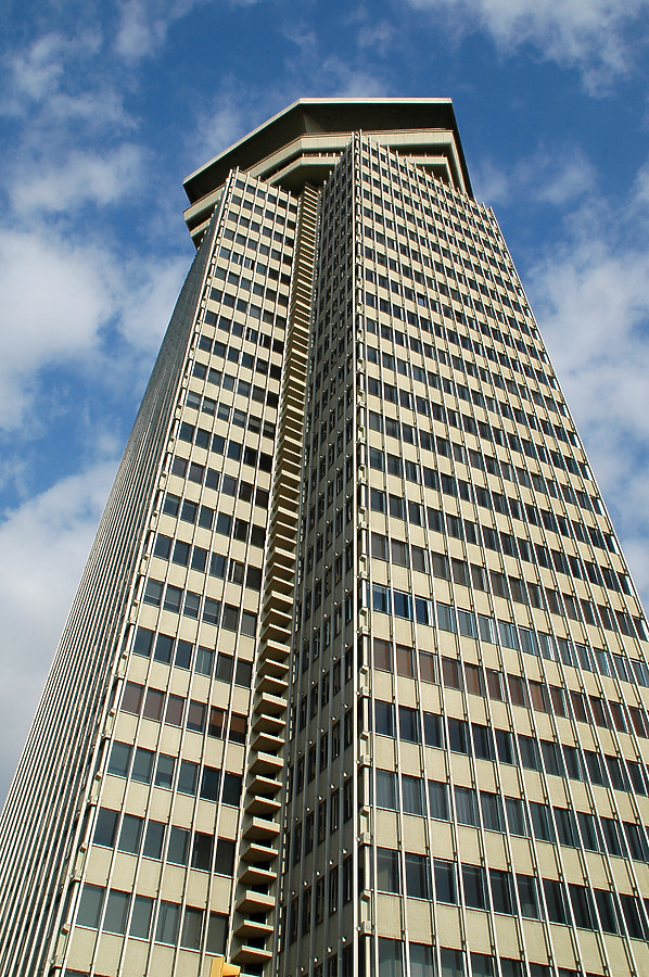 Edificio Colón by John Bek