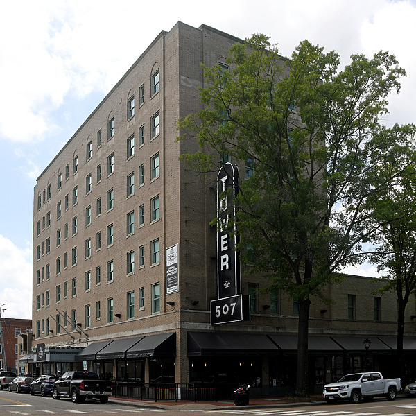 Hawthorn at the Governor Dinwiddie by John W. Cahill