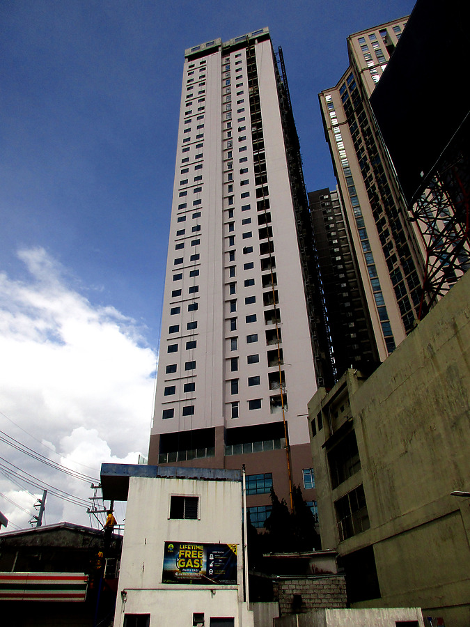 Regalia Park Tower 3 by Daniel Kieckhefer