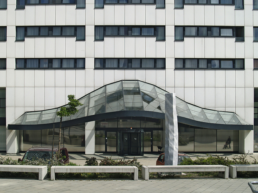 Hochhaus Neue Donau by Cesar Serrano