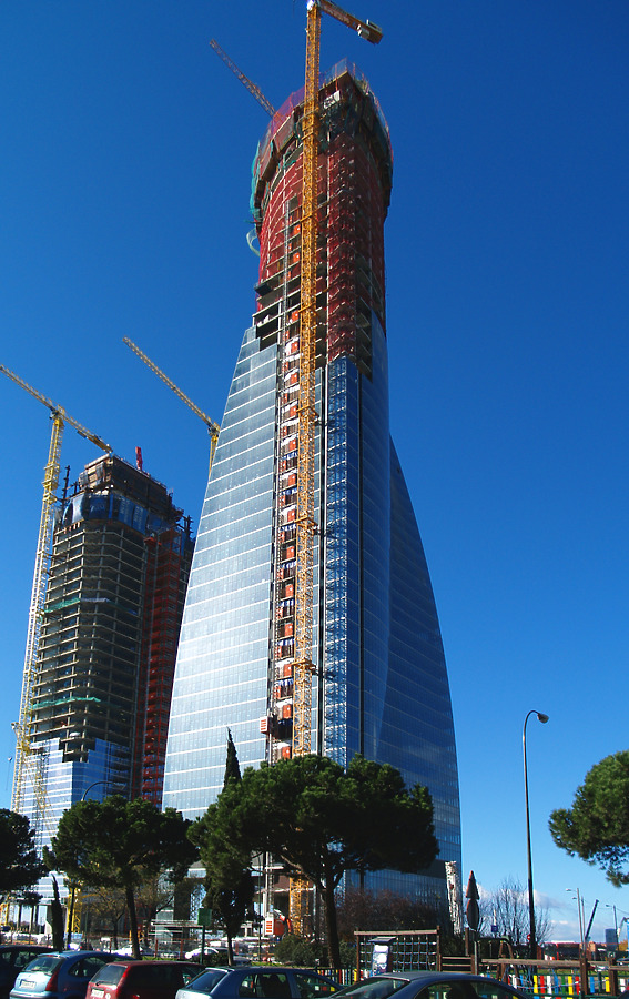 Torre Espacio by Cesar Serrano