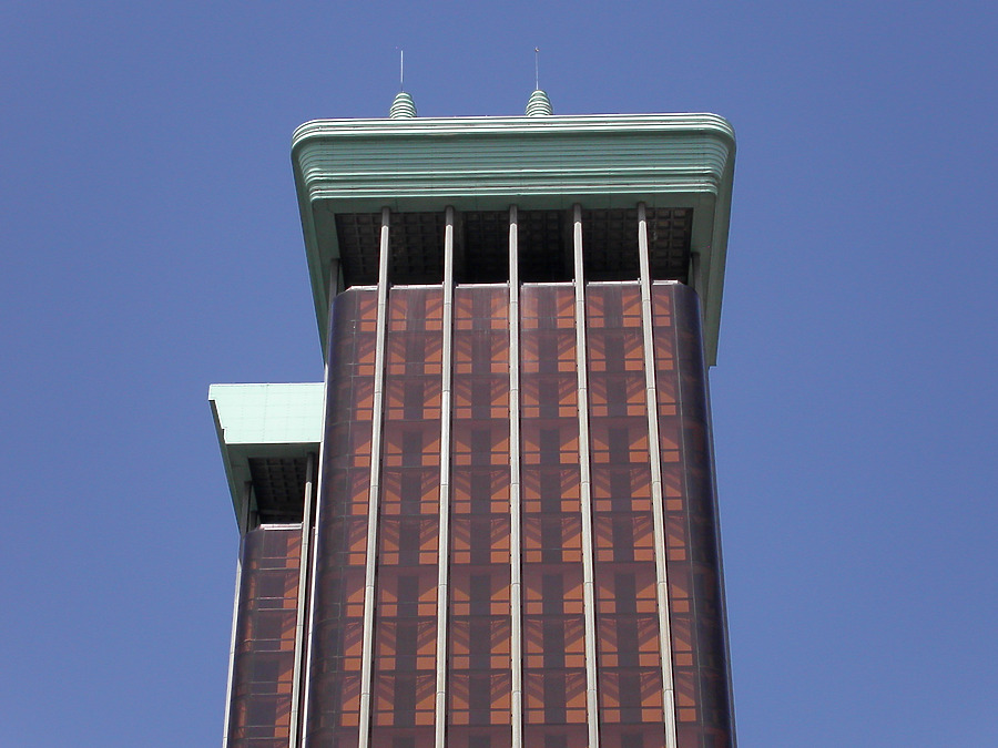 Torre Colón by Cesar Serrano