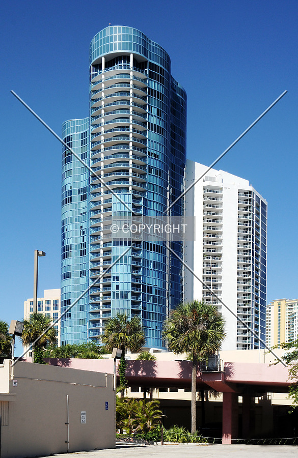 Las Olas River House by Jorge Molina