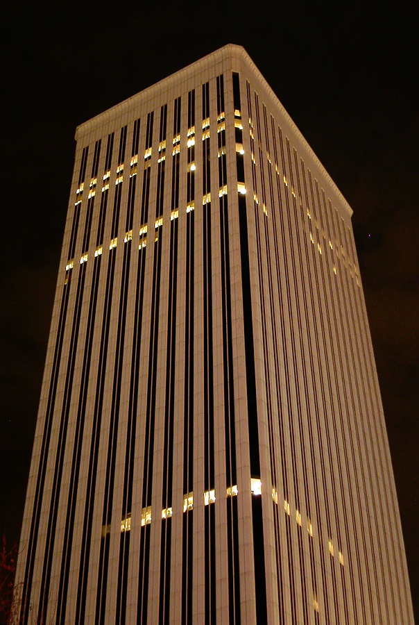 Torre Picasso by Cesar Serrano