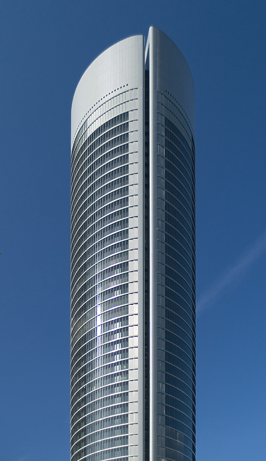 Torre Sacyr Vallehermoso by Cesar Serrano
