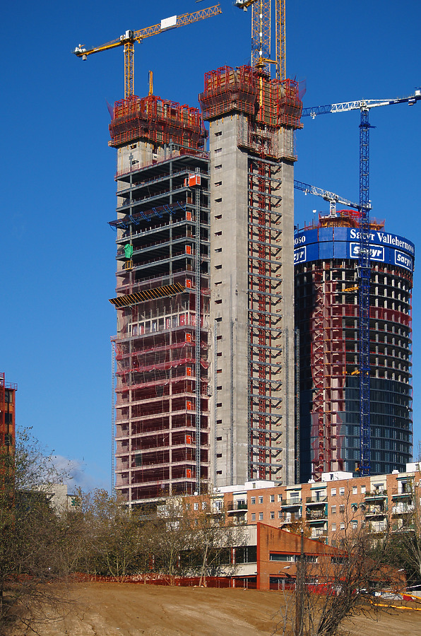 Torre Caja Madrid by Cesar Serrano