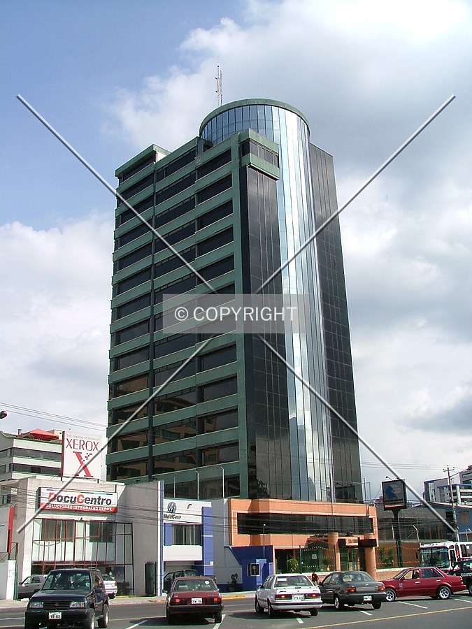 Edificio La Tribuna by Rodrigo Salas