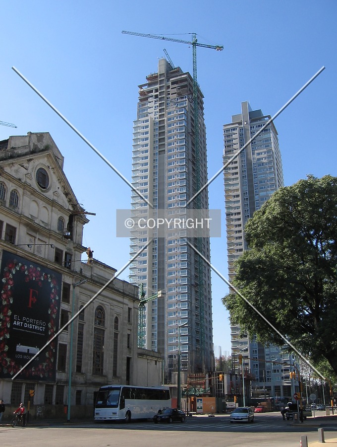 Torre del Parque by Maximiliano Buono