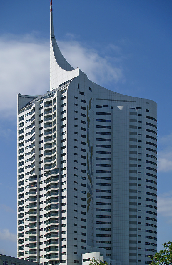 Hochhaus Neue Donau by Cesar Serrano