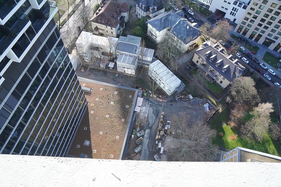 Senckenberg-Turm by Rick Rieck