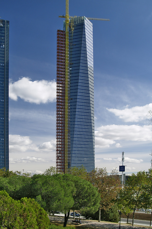 Torre de Cristal by Cesar Serrano