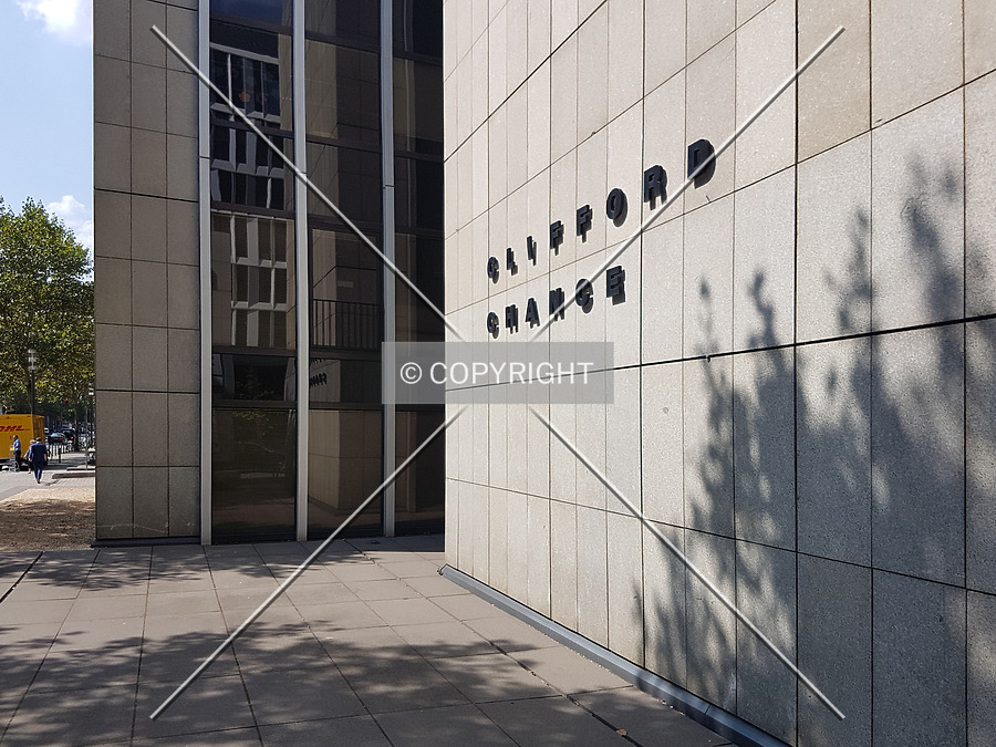 Frankfurter Büro Center by Nephilim