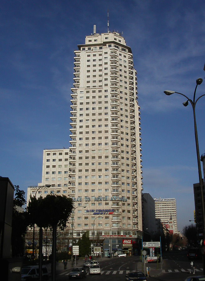 Torre de Madrid by Cesar Serrano