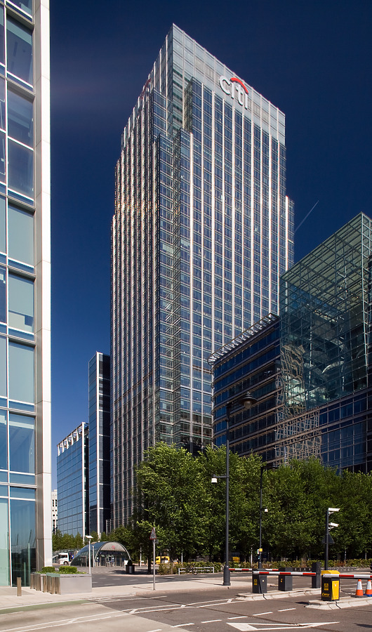 25 Canada Square by Pavel Toczynski