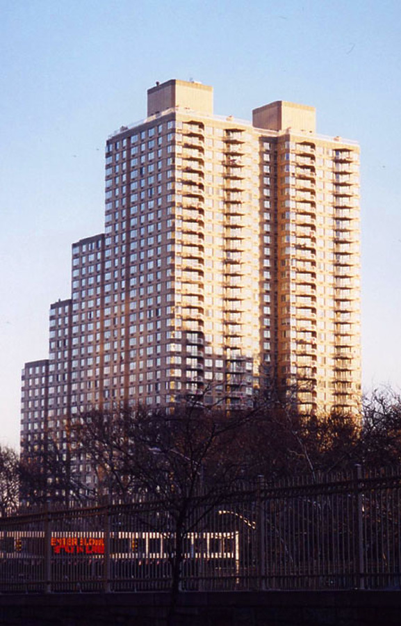 River Gate Apartments by Nate Lindsey