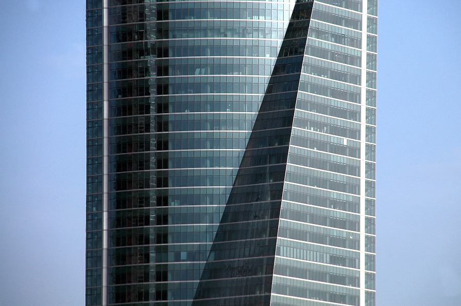 Torre Espacio by John Bek