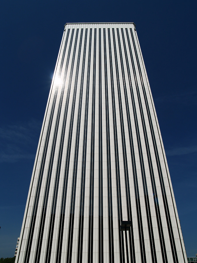 Torre Picasso by Cesar Serrano
