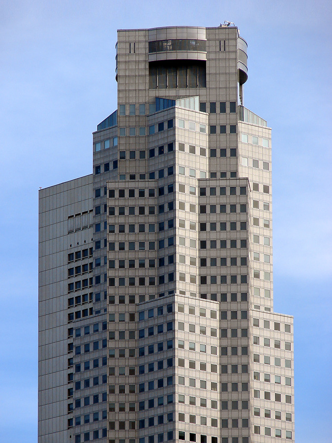 UOB Plaza One by Horst Kiechle