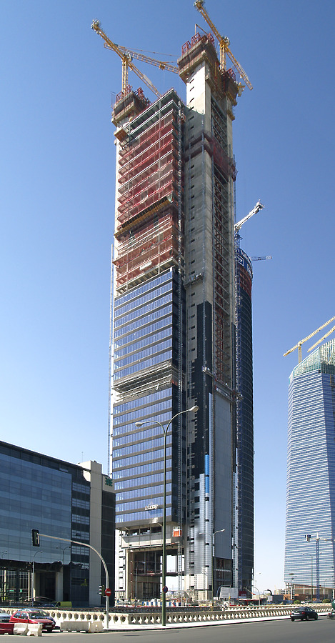Torre Caja Madrid by Cesar Serrano