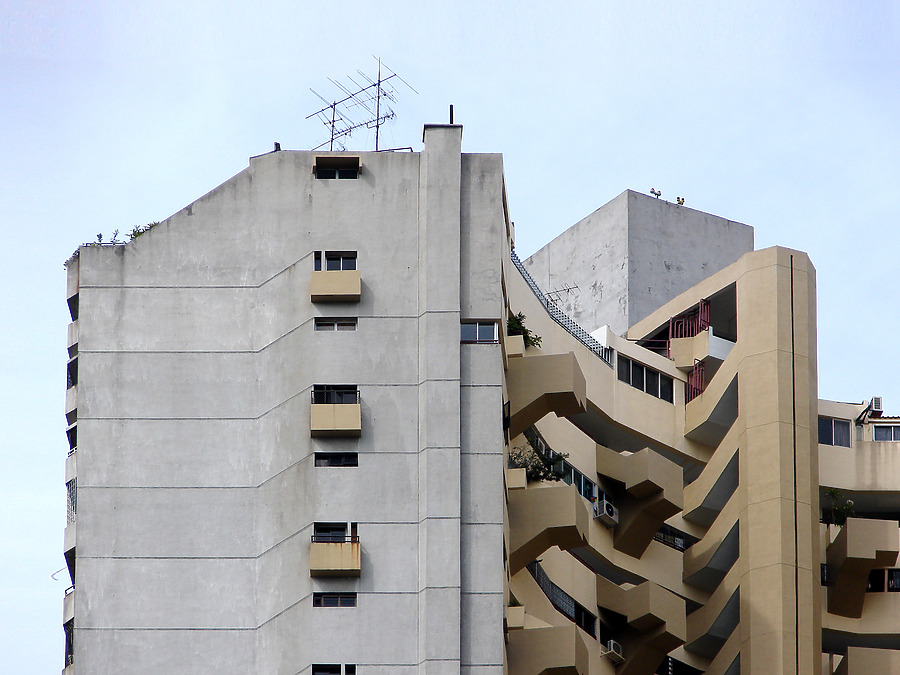 Pearl Bank Apartments by Horst Kiechle