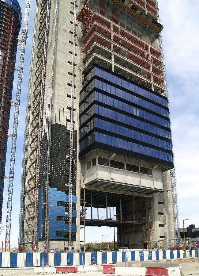 Torre Caja Madrid by Cesar Serrano