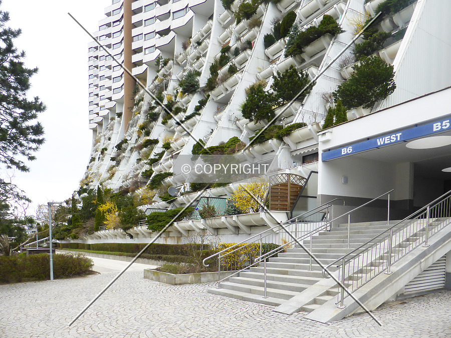 Wohnpark Alterlaa - Block B3-B8 by Nephilim