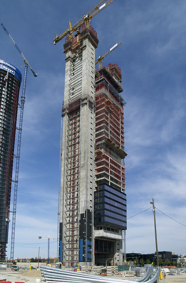 Torre Caja Madrid by Cesar Serrano
