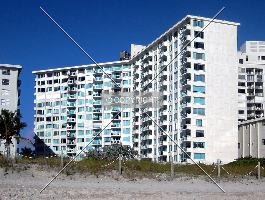 La Costa Condominiums by Jorge Molina
