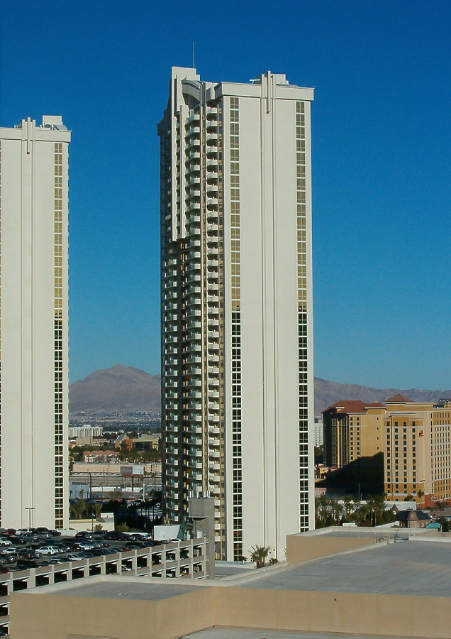 The Signature at MGM Grand - Tower I by Rodney Gunn