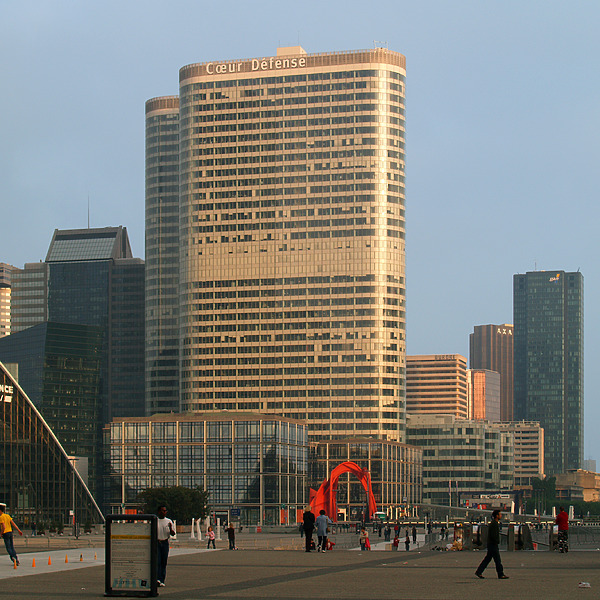 Coeur Défense by Cesar Serrano