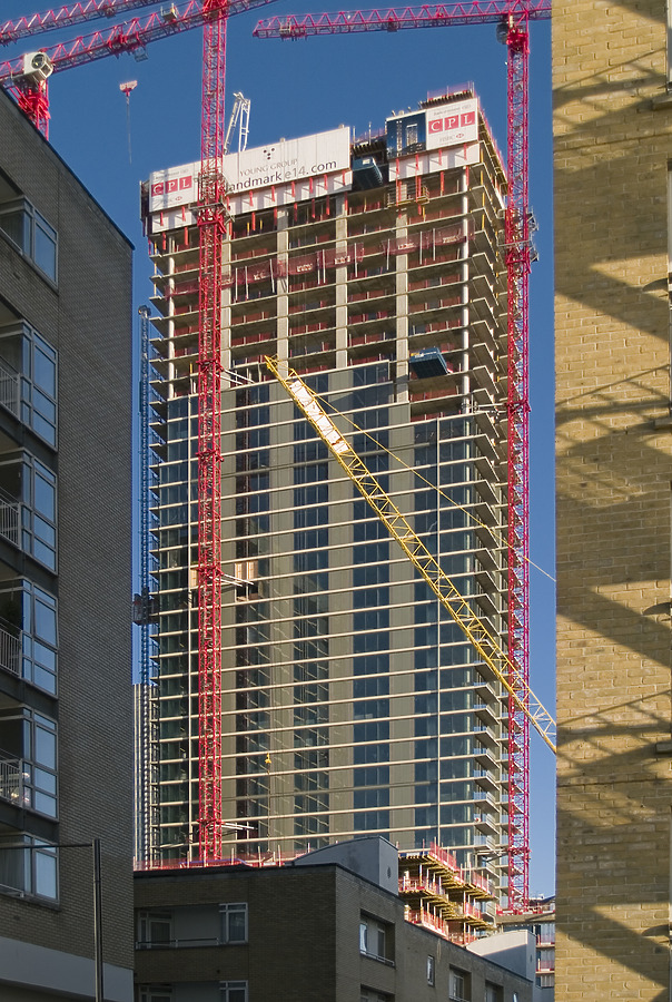 The Landmark East Tower by Cesar Serrano