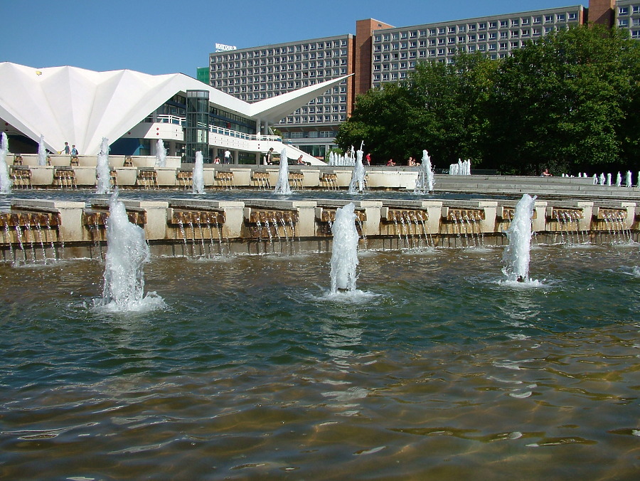 Berliner Fernsehturm by Pedro Marcelino