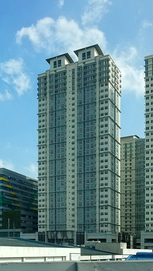 San Lorenzo Place Tower 4 by Ryan Hildebrand