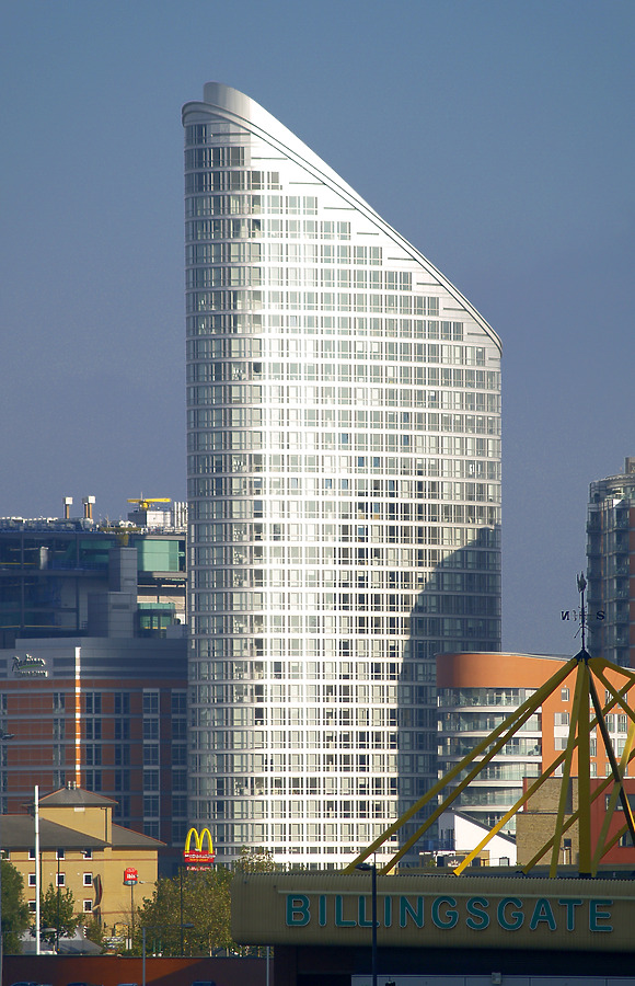 Ontario Tower by Cesar Serrano