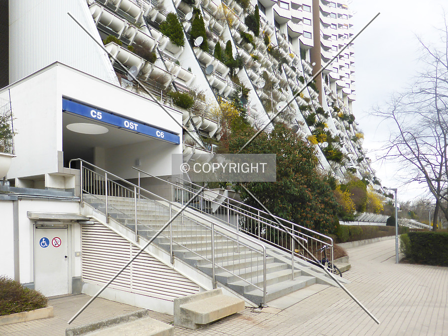 Wohnpark Alterlaa - Block C5-C8 by Nephilim